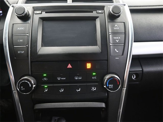 Used 2017 Toyota Camry SE image 3