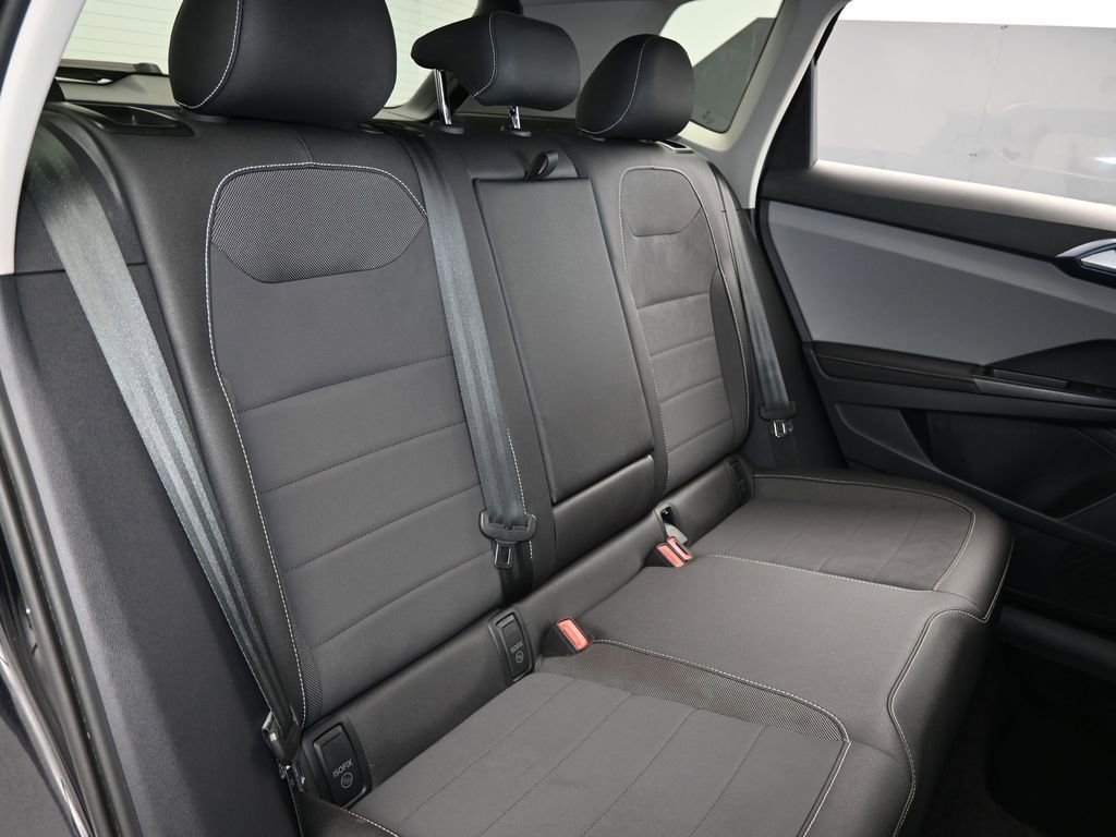 Used 2024 Volkswagen Taos SE image 39