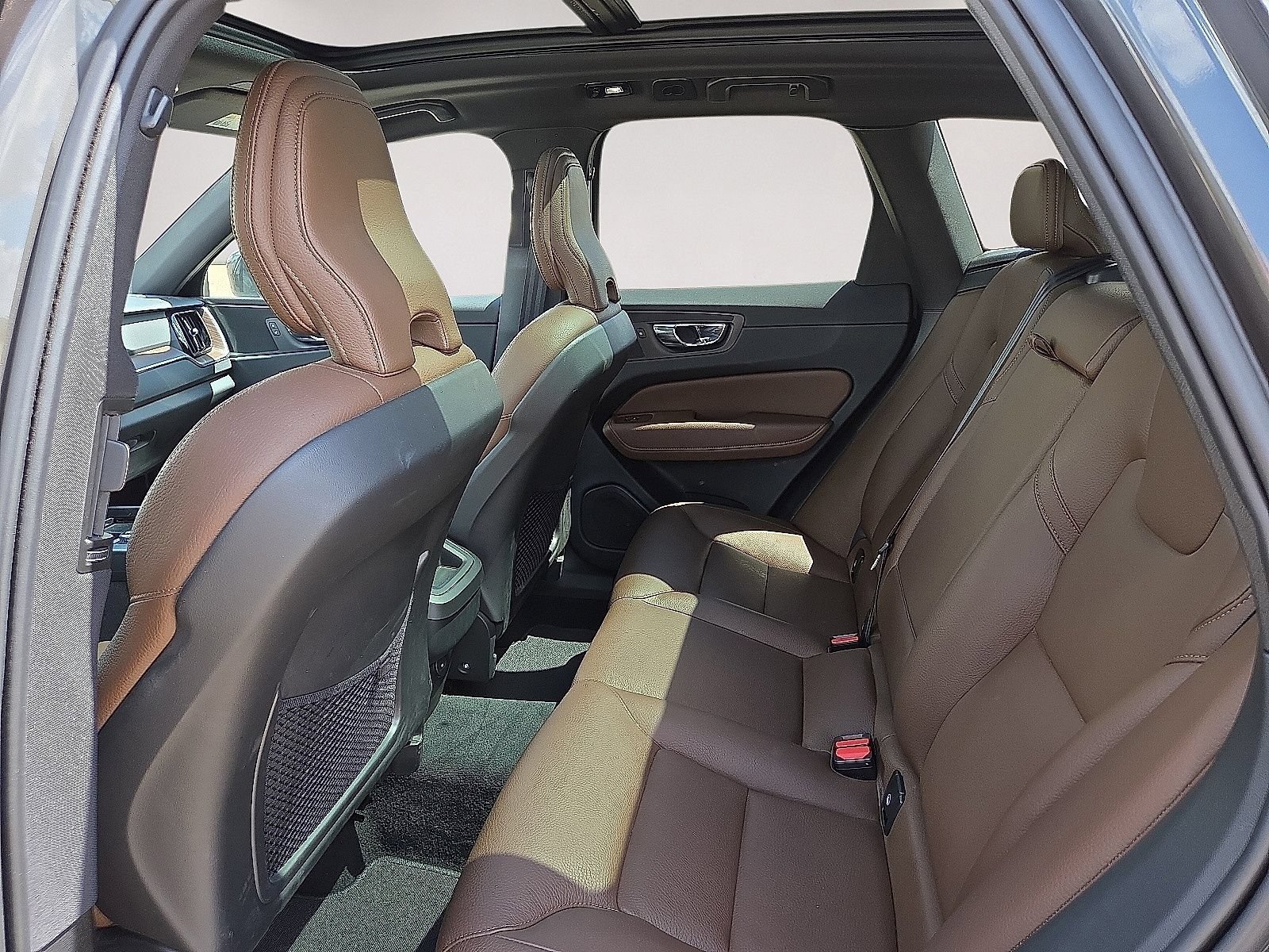 Used 2022 Volvo XC60 B5 Momentum AWD/4WD image 19