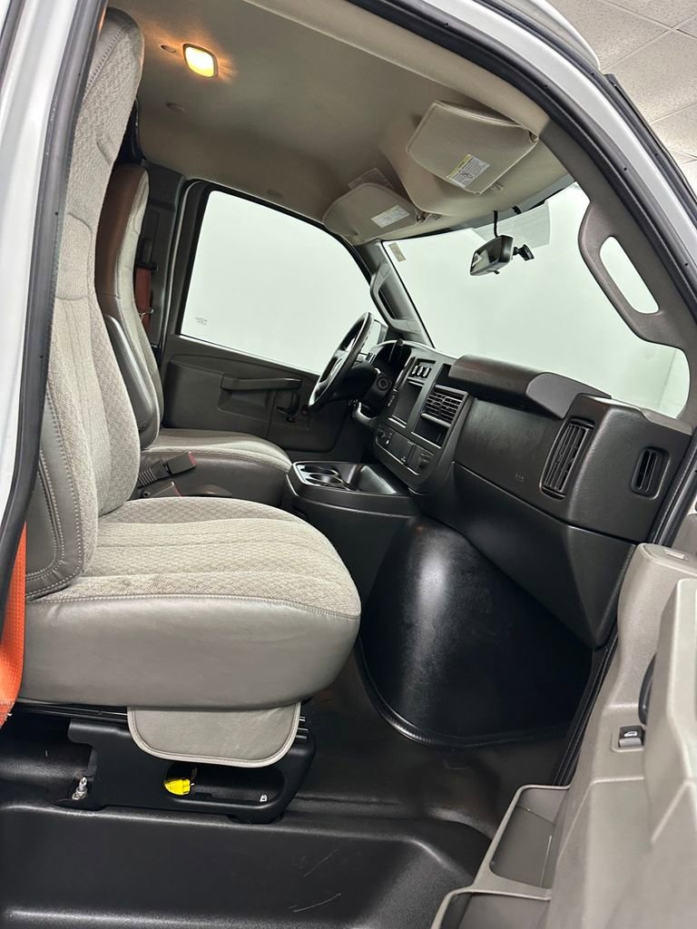 Used 2020 Chevrolet Express 2500 image 30
