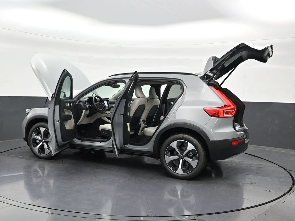 New 2026 Volvo XC40 B5 Plus w/ Protection Package Premier AWD/4WD image 32