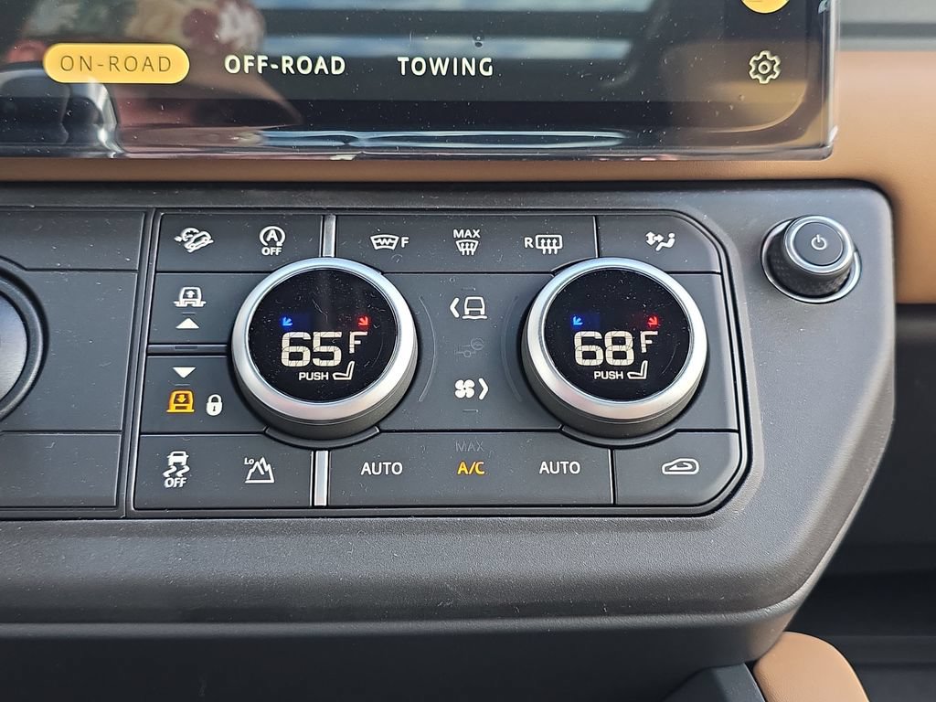 New 2026 Land Rover Defender 130 X-Dynamic SE AWD/4WD image 24