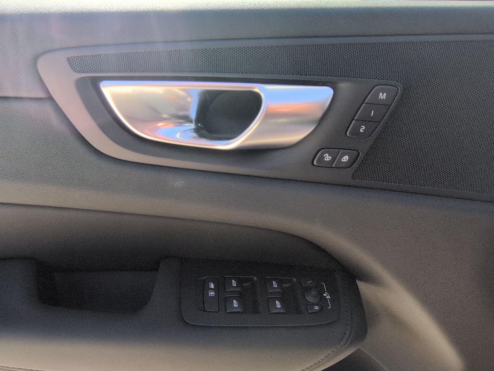 New 2026 Volvo XC60 B5 Plus w/ Protection Package Premier AWD/4WD image 23