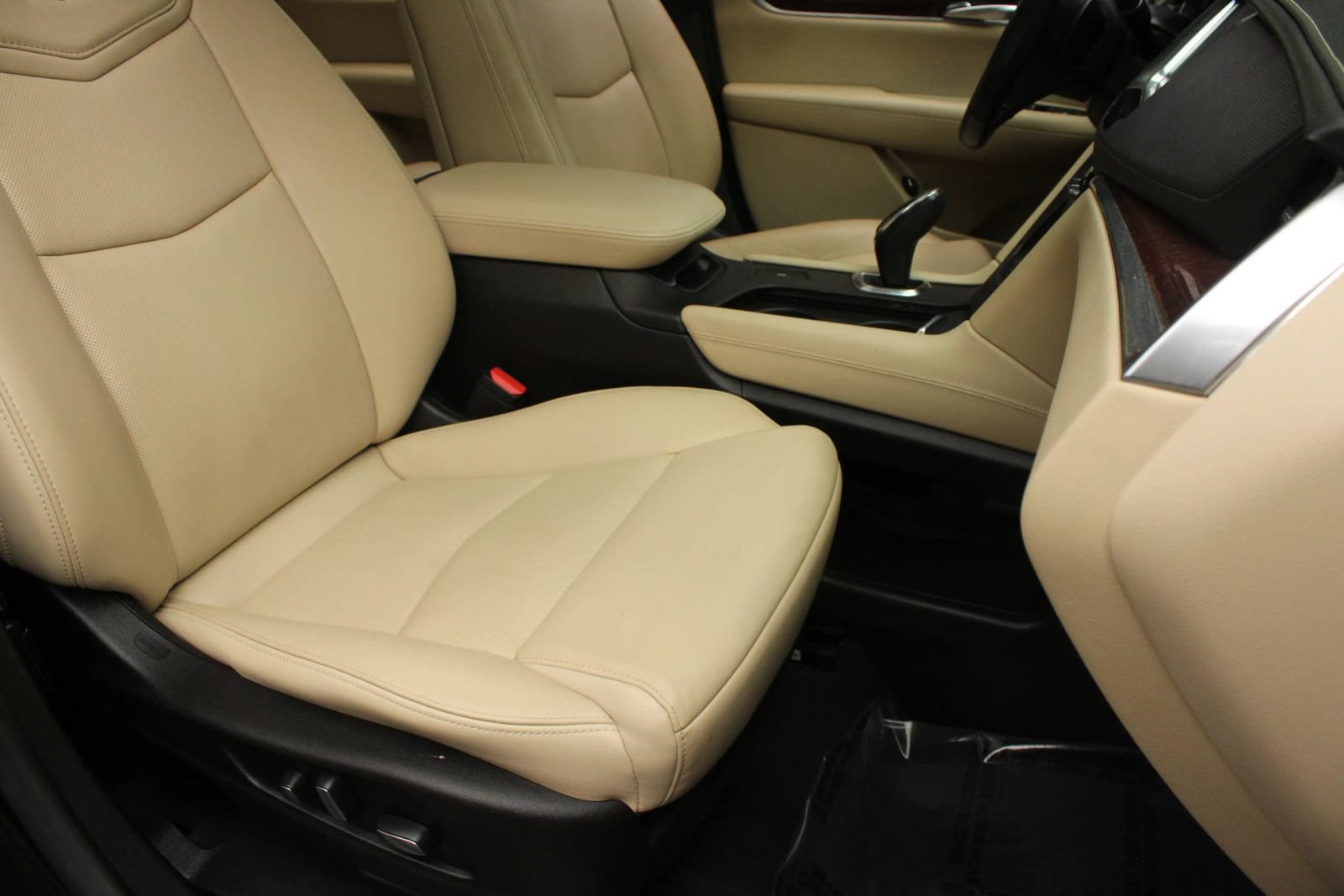 Used 2018 Cadillac XT5 Luxury w/ Driver Awareness Package FWD image 27