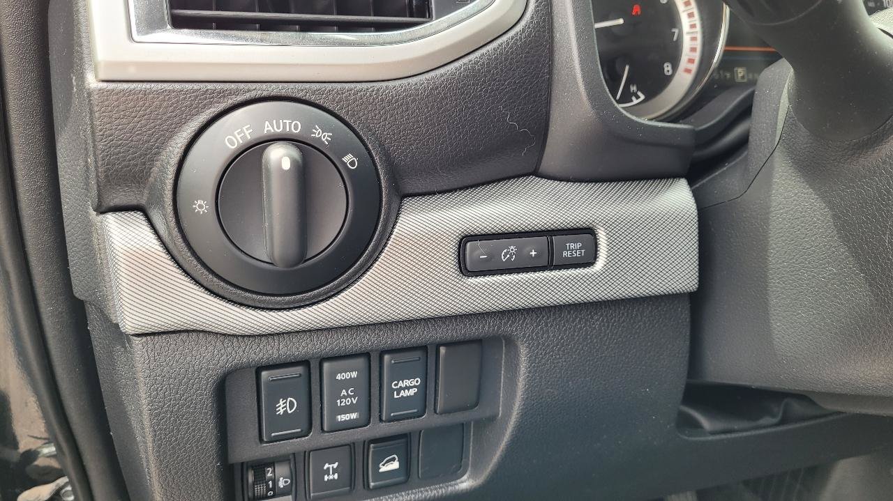 Used 2019 Nissan Titan PRO-4X w/ Pro-4x Utility Package AWD/4WD image 15