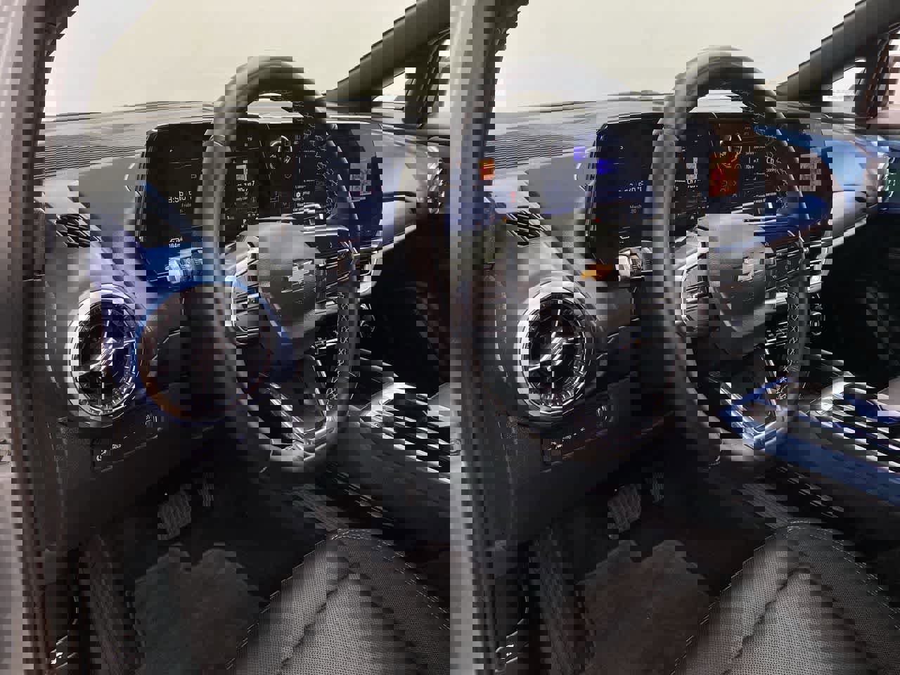 Used 2025 Chevrolet Equinox EV LT w/ Convenience Package image 2