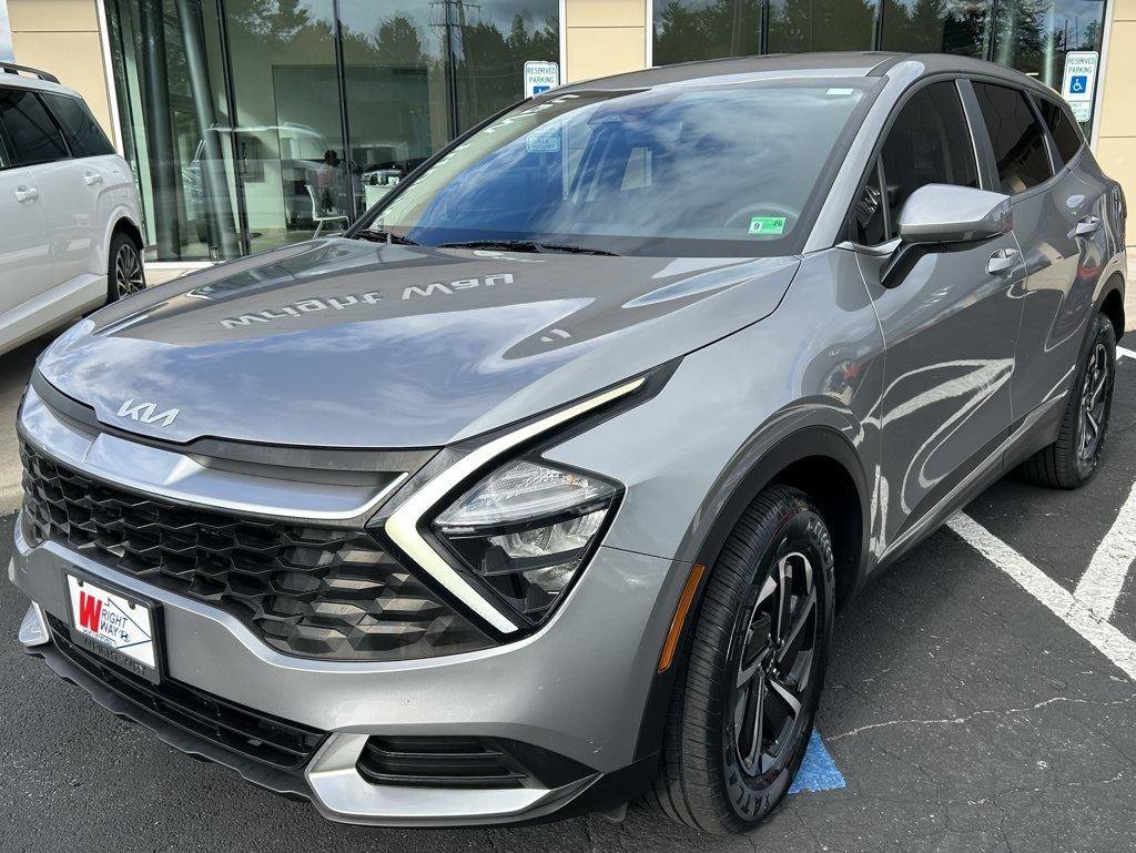 Used 2023 Kia Sportage LX image 2