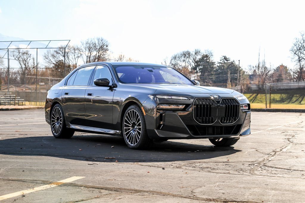 Used 2025 BMW 760i xDrive w/ Executive Package AWD/4WD image 7