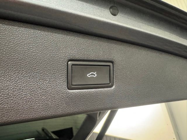 Used 2022 Volkswagen Tiguan SE R-Line FWD image 34
