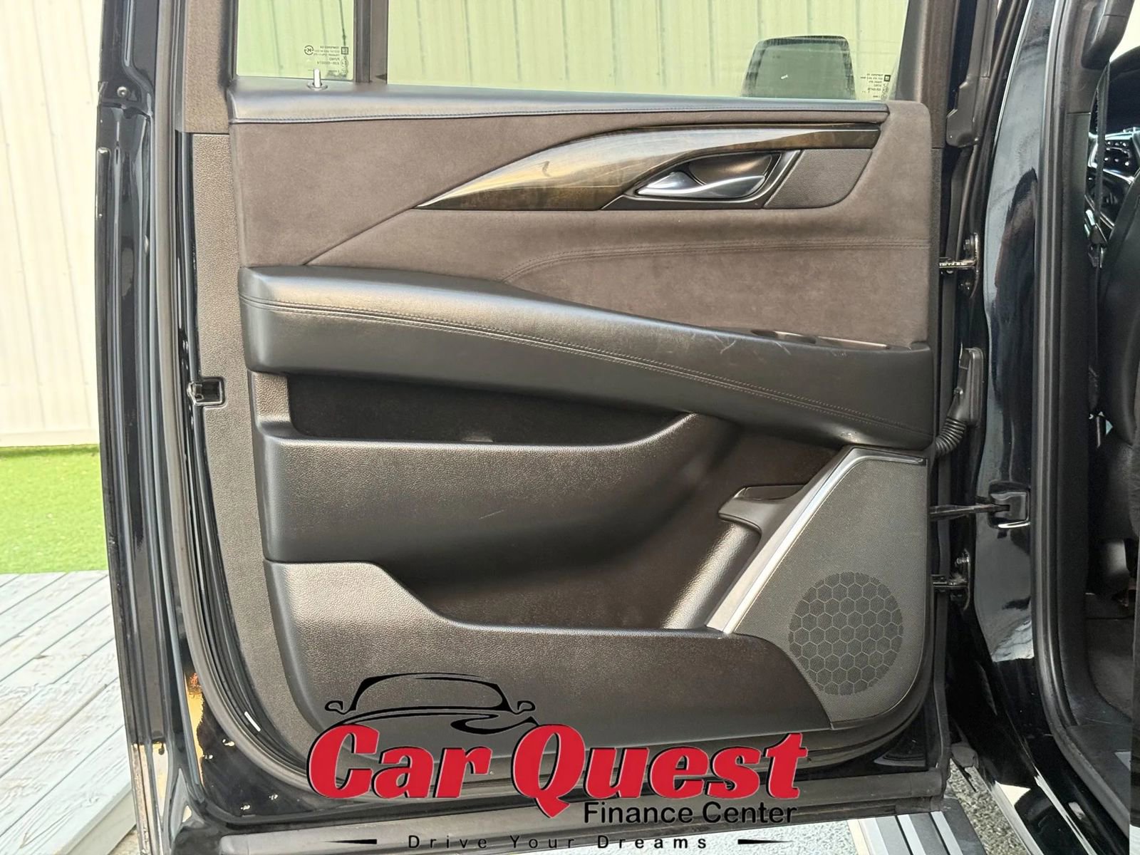 Used 2017 Cadillac Escalade ESV Platinum AWD/4WD image 14