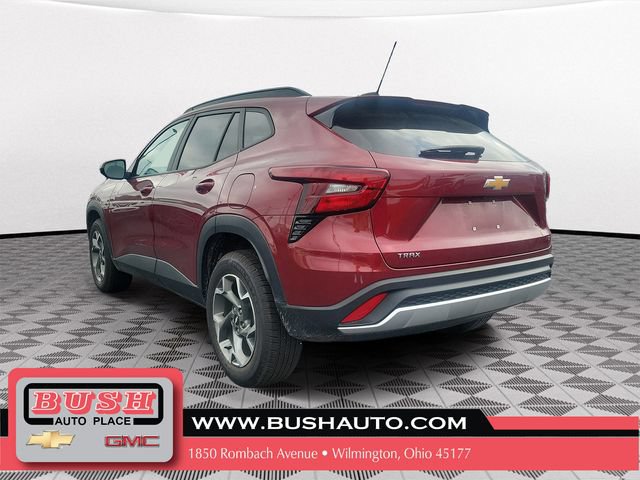 Used 2025 Chevrolet Trax LT FWD image 3