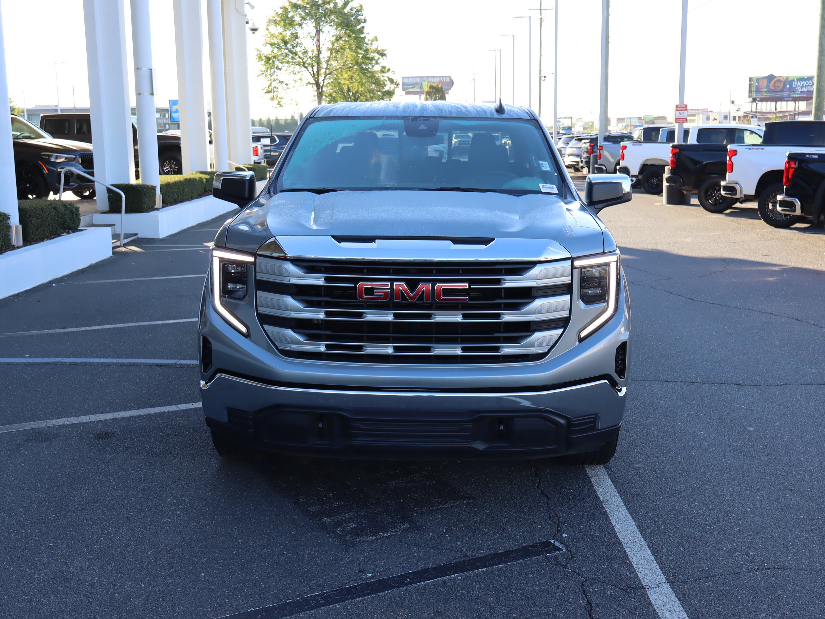 Used 2025 GMC Sierra 1500 SLE w/ Preferred Package AWD/4WD image 3