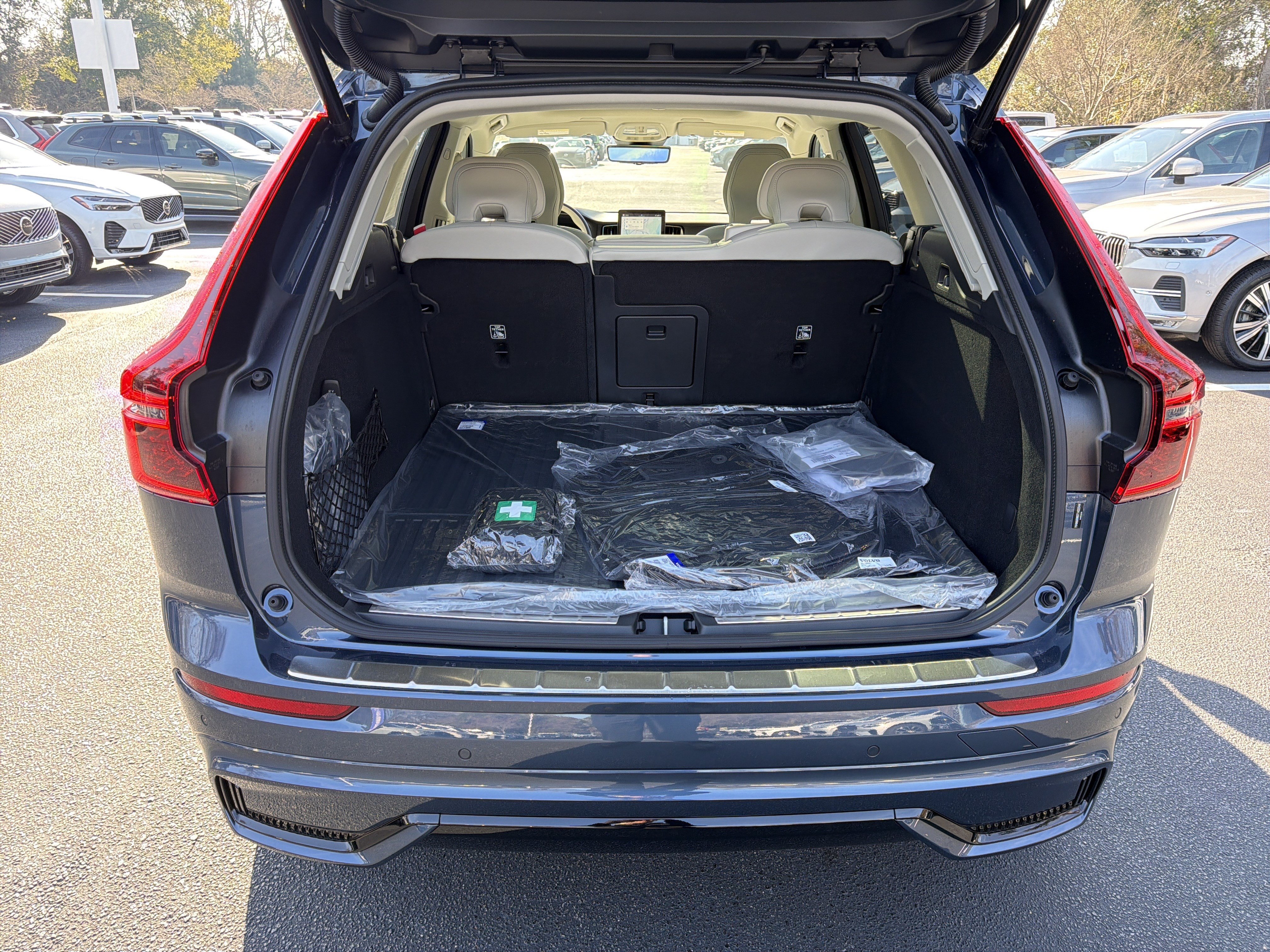 Used 2026 Volvo XC60 T8 Ultra w/ Protection Package Premier AWD/4WD image 35