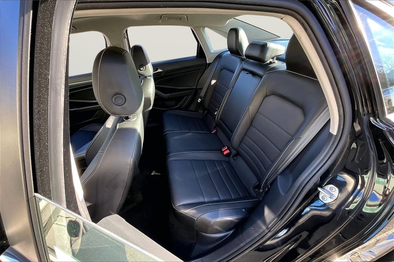 Used 2024 Volkswagen Jetta SE image 21