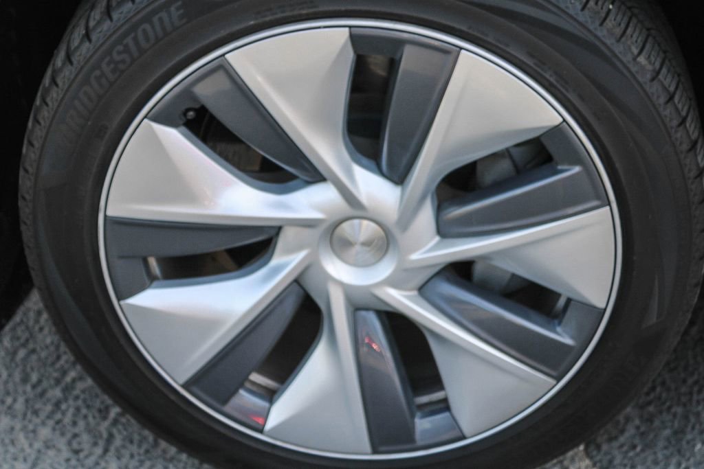 Used 2024 Tesla Model Y Long Range image 10