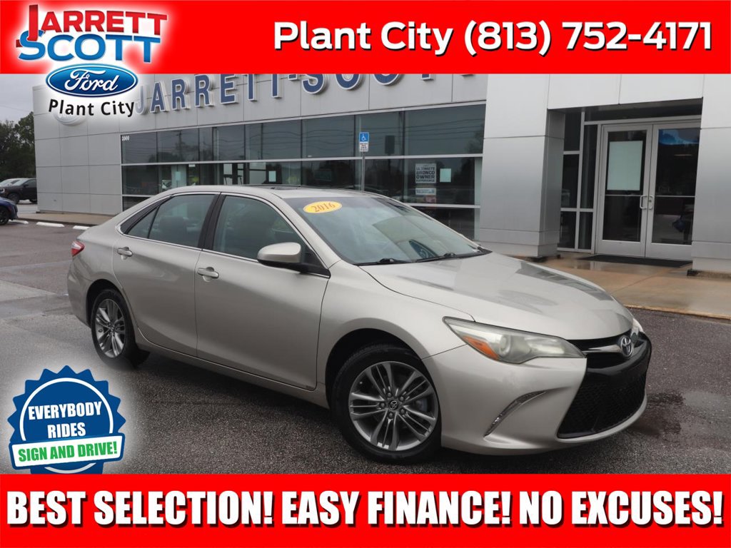 Used 2016 Toyota Camry SE w/ Moonroof Package