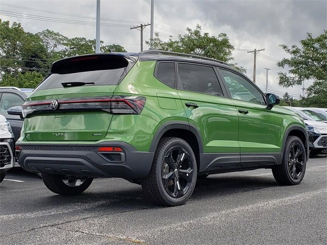 New 2025 Volkswagen Taos SE image 3