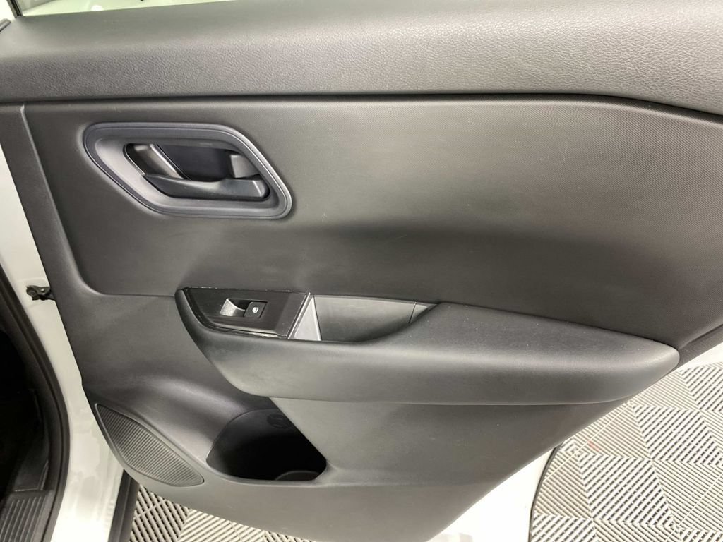 Used 2024 Nissan Rogue S AWD/4WD image 24