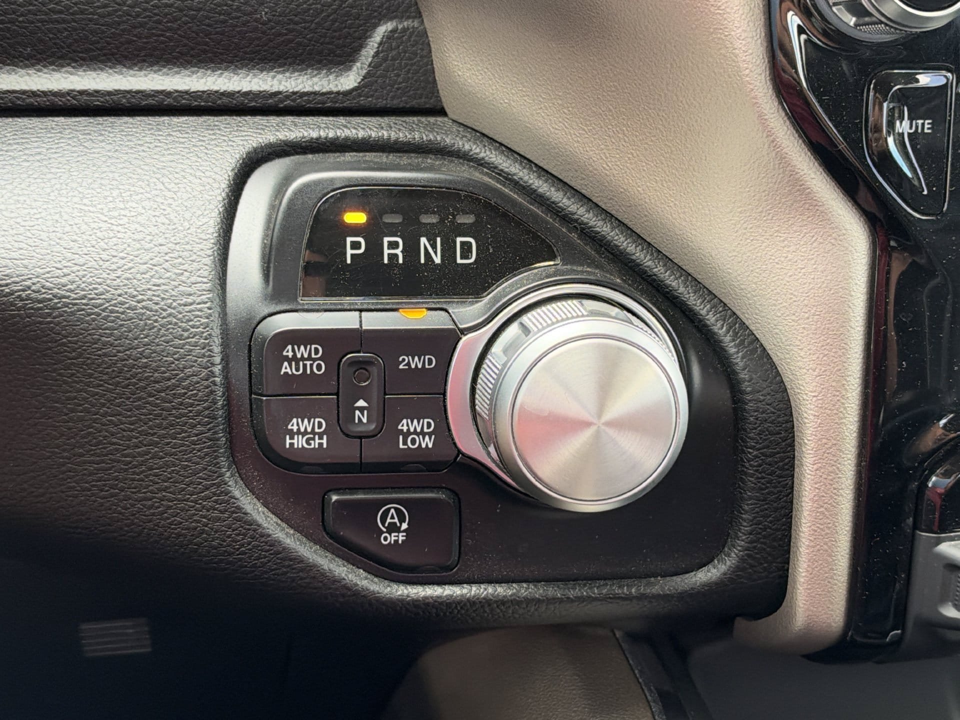 Used 2020 RAM 1500 Laramie AWD/4WD image 23