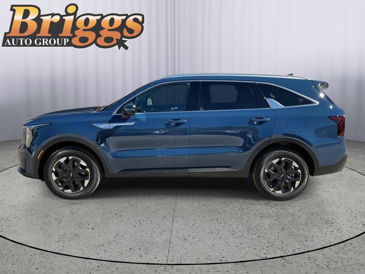 Certified 2025 Kia Sorento S w/ Panoramic Sunroof Package AWD/4WD image 2