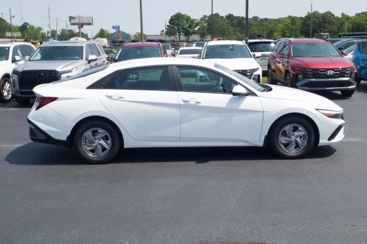 New 2026 Hyundai Elantra SE FWD image 4
