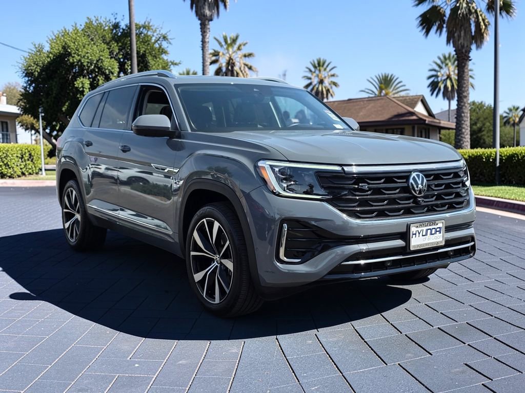 Used 2025 Volkswagen Atlas SEL Premium R-Line image 4