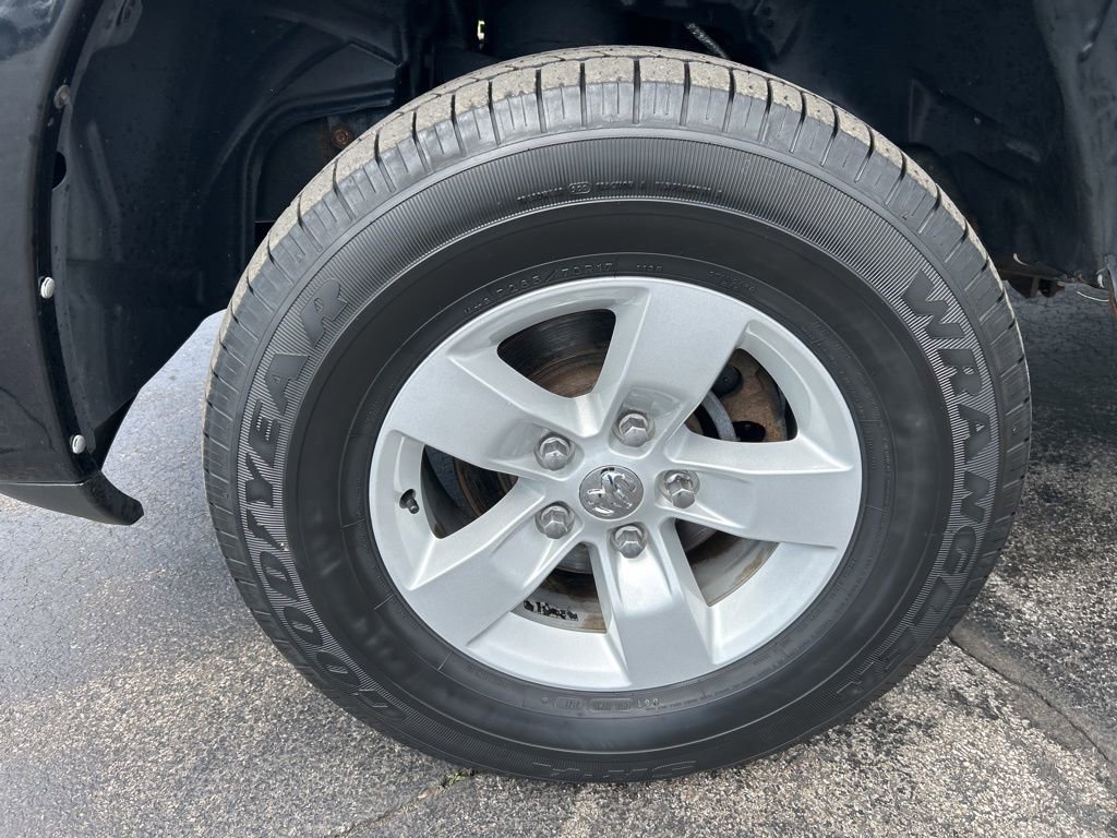 Used 2018 RAM 1500 Express AWD/4WD image 40