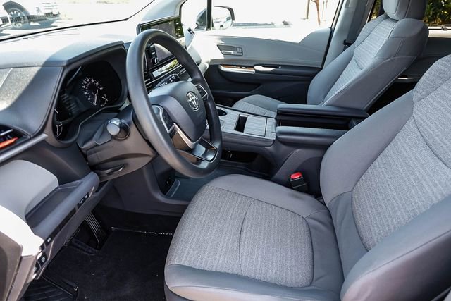 Used 2021 Toyota Sienna LE w/ LE Plus Package image 24