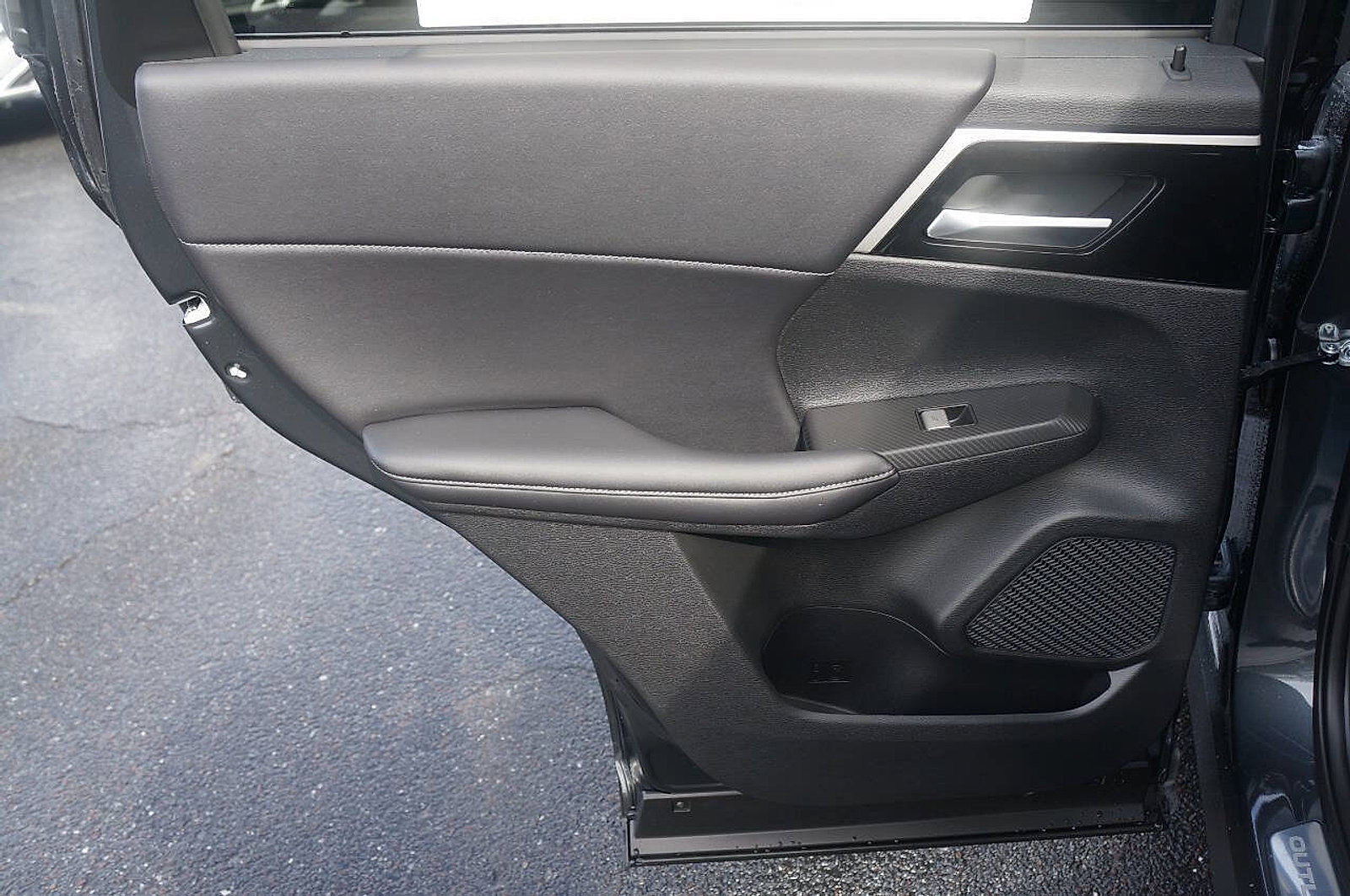 New 2025 Mitsubishi Outlander SE image 21