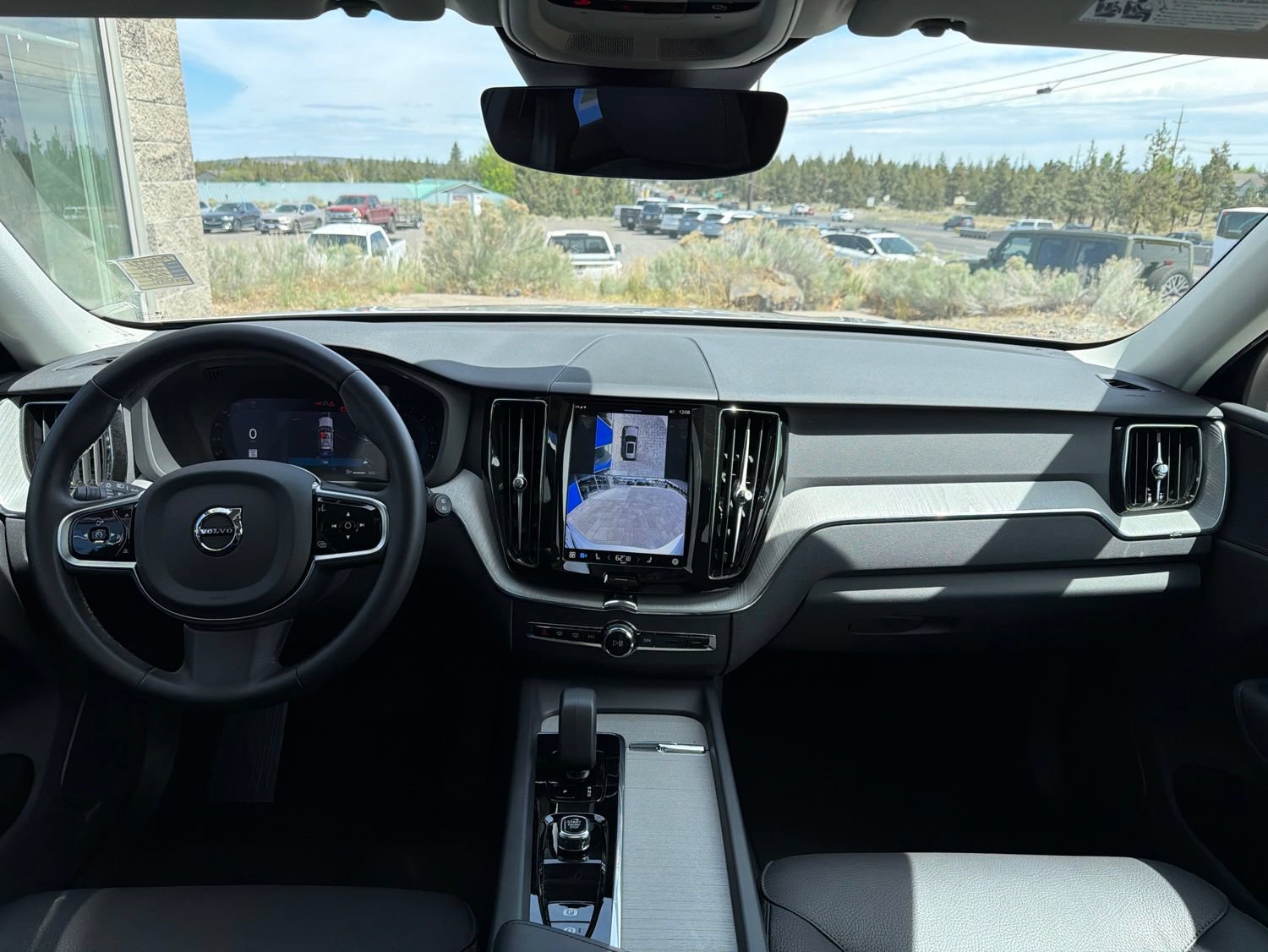 Used 2025 Volvo XC60 B5 Plus AWD/4WD image 10