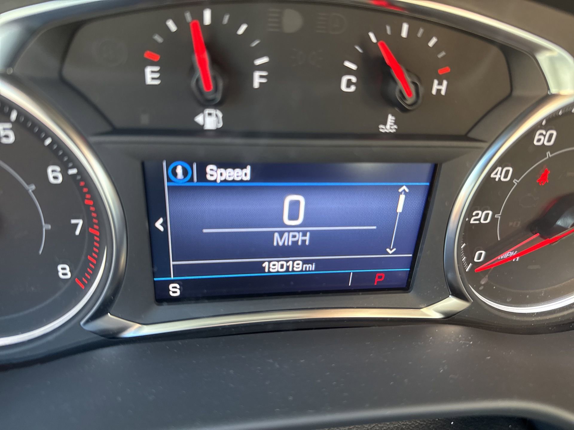 Used 2023 GMC Acadia SLE image 4