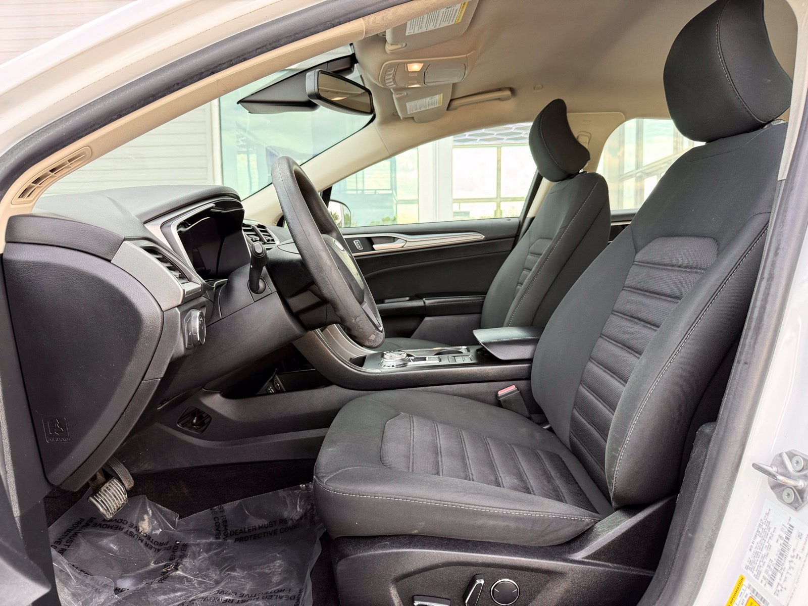 Used 2019 Ford Fusion SE FWD image 11