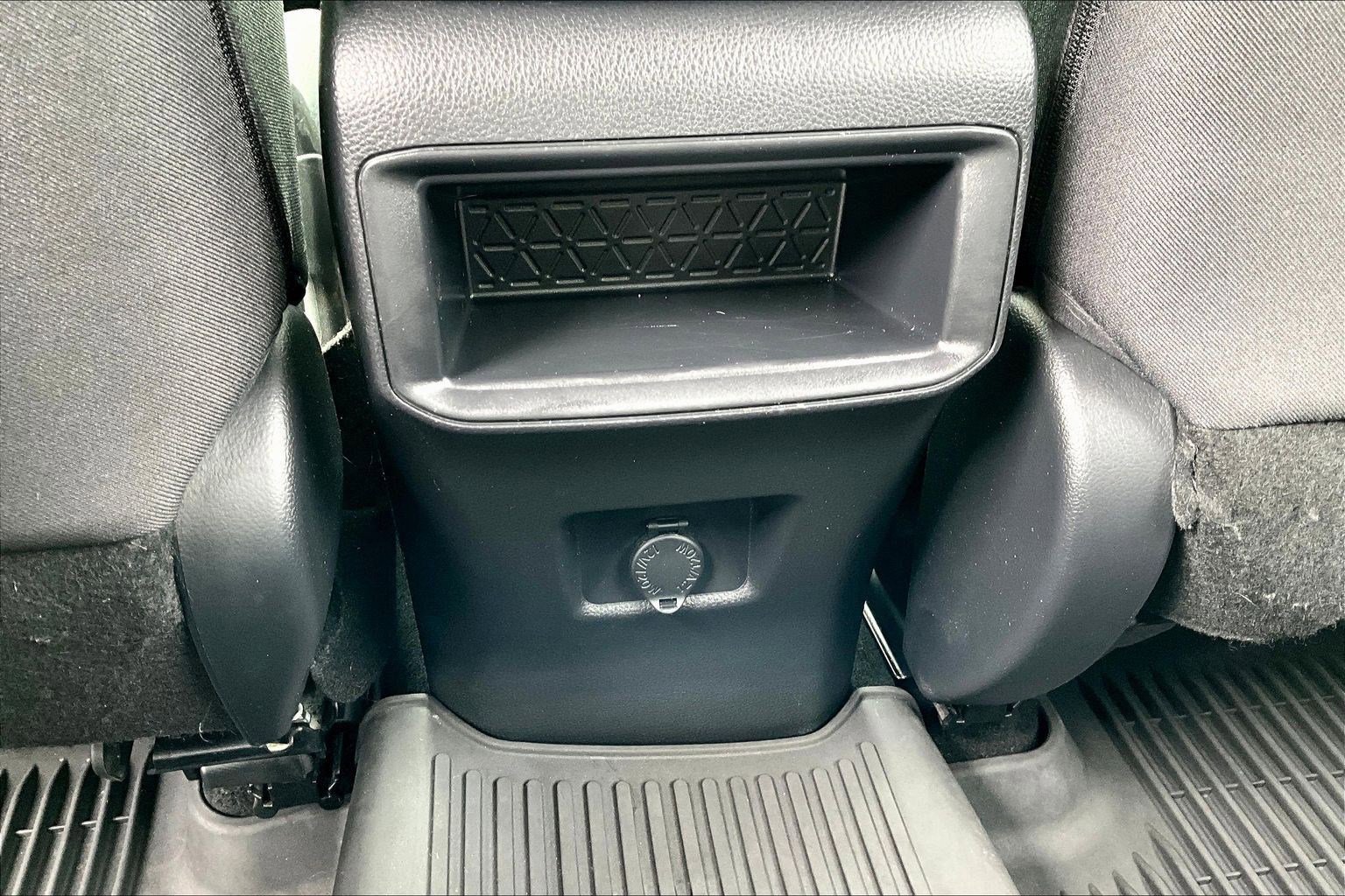 Used 2021 Toyota RAV4 LE AWD/4WD image 10
