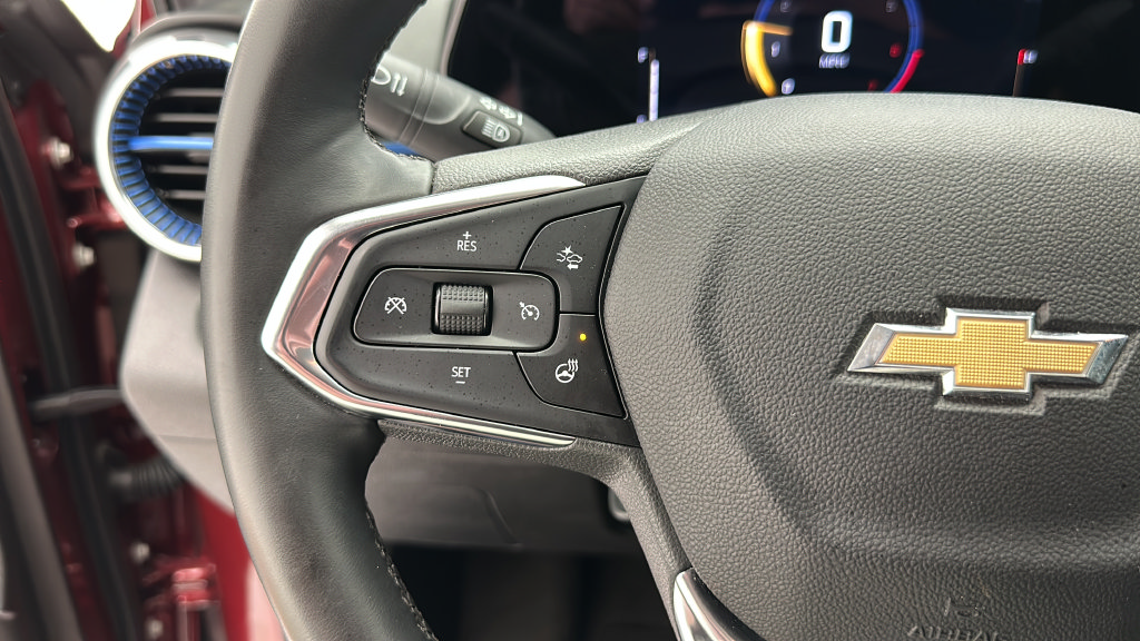 Used 2025 Chevrolet Trax LT w/ LT Convenience Package FWD image 17