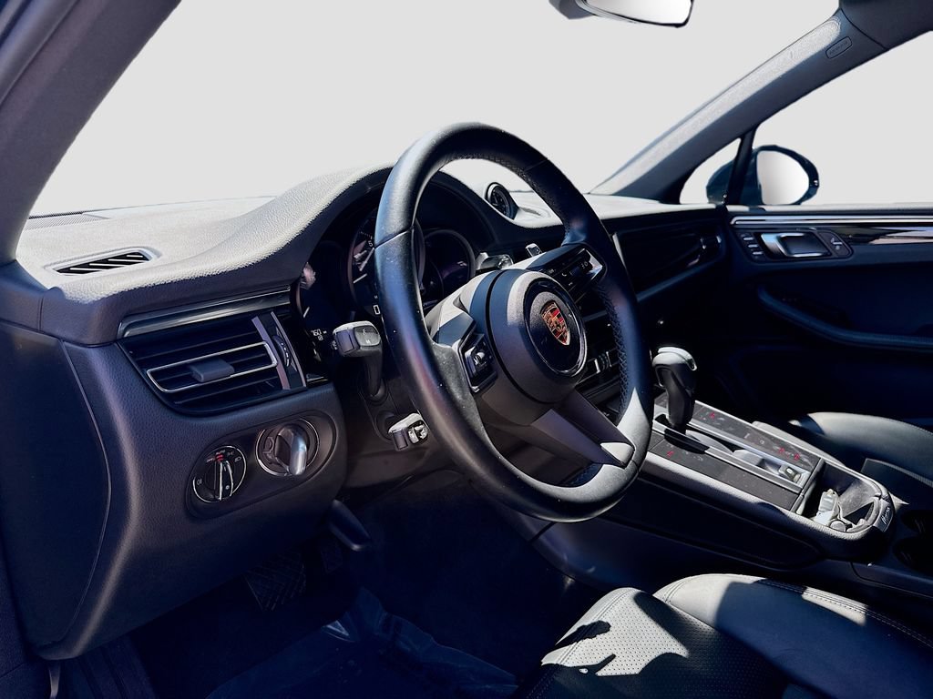 Certified 2023 Porsche Macan AWD/4WD image 4
