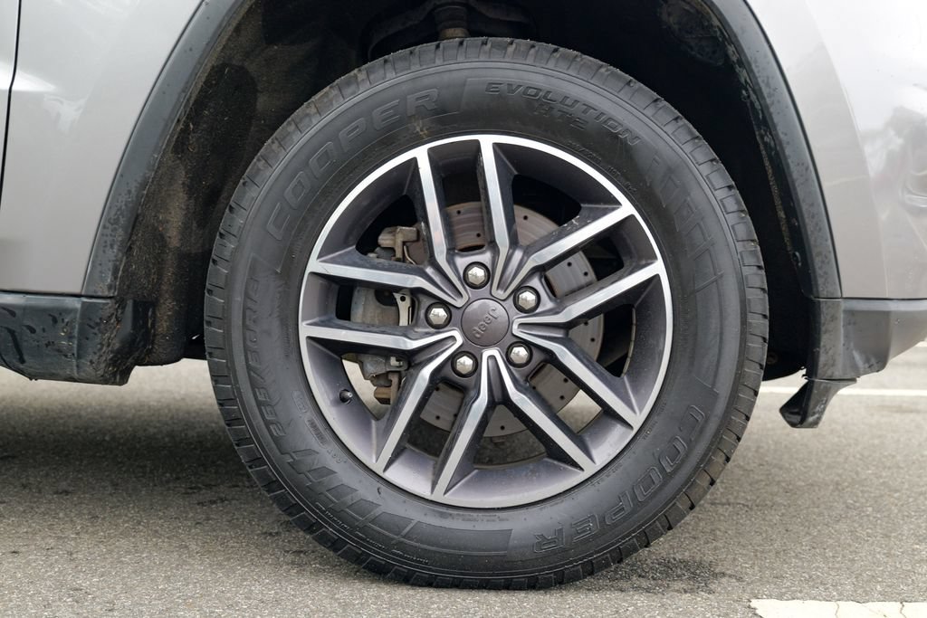 Used 2019 Jeep Grand Cherokee Limited w/ Luxury Group II AWD/4WD image 12