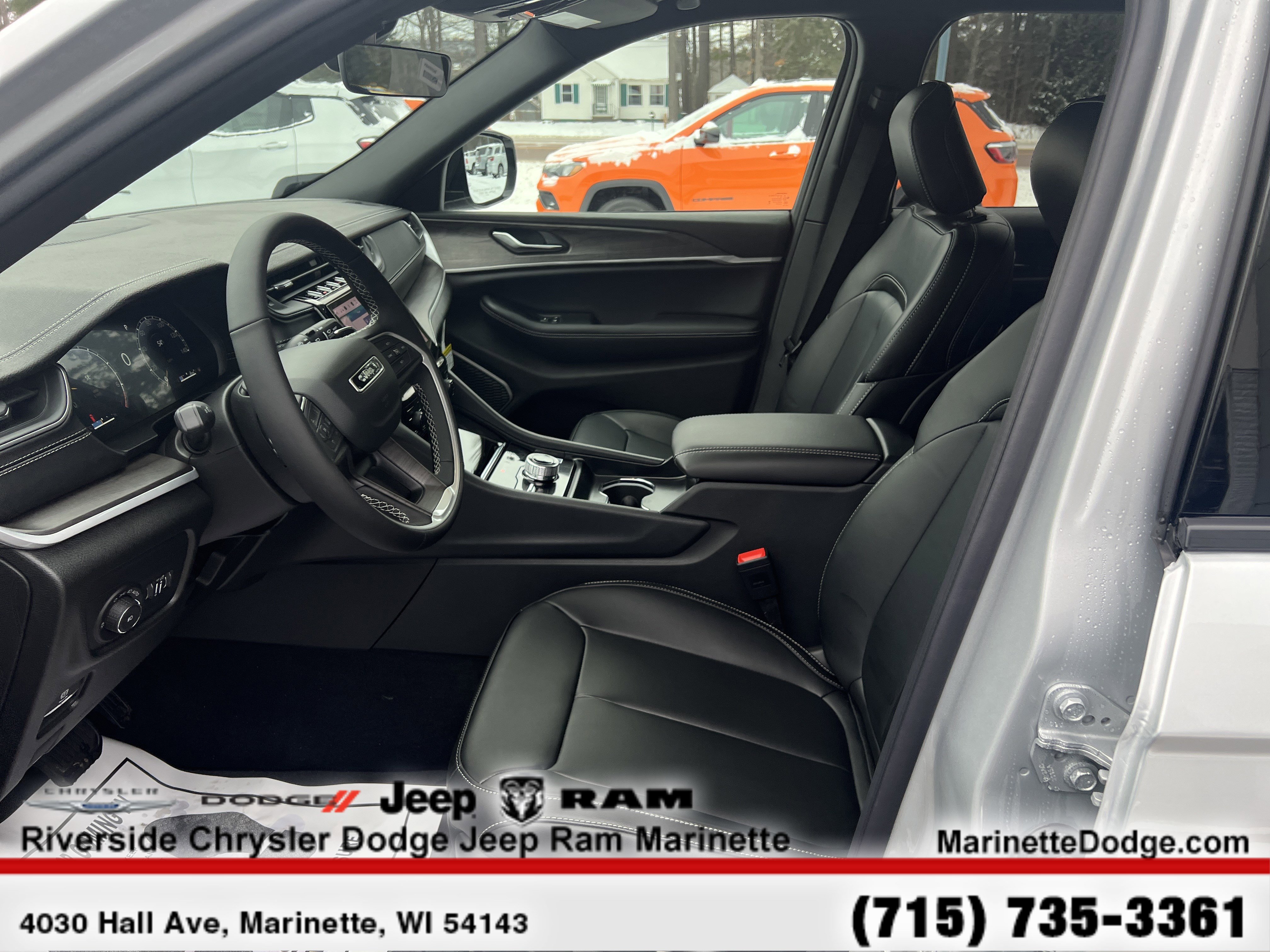 New 2025 Jeep Grand Cherokee L Limited w/ Black Appearance Package image 15