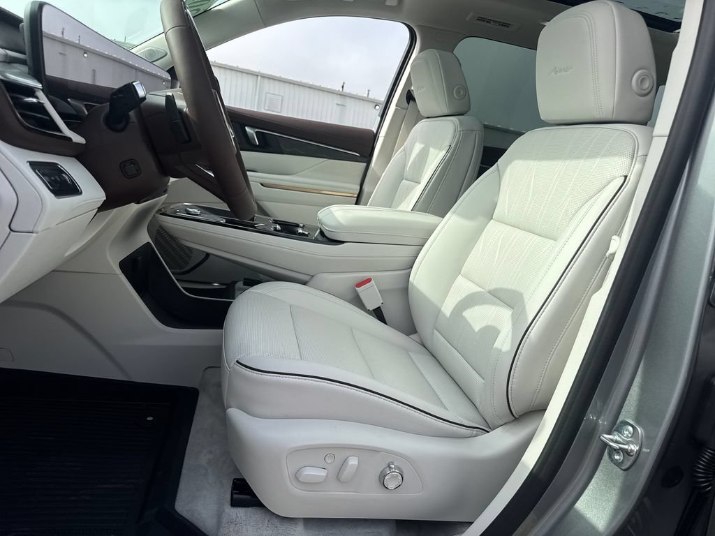 New 2026 Buick Enclave Avenir w/ Super Cruise Package FWD image 14