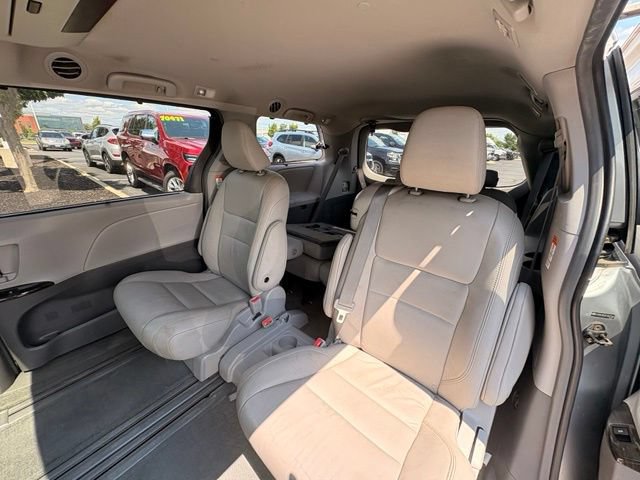 Used 2015 Toyota Sienna XLE Premium FWD image 12