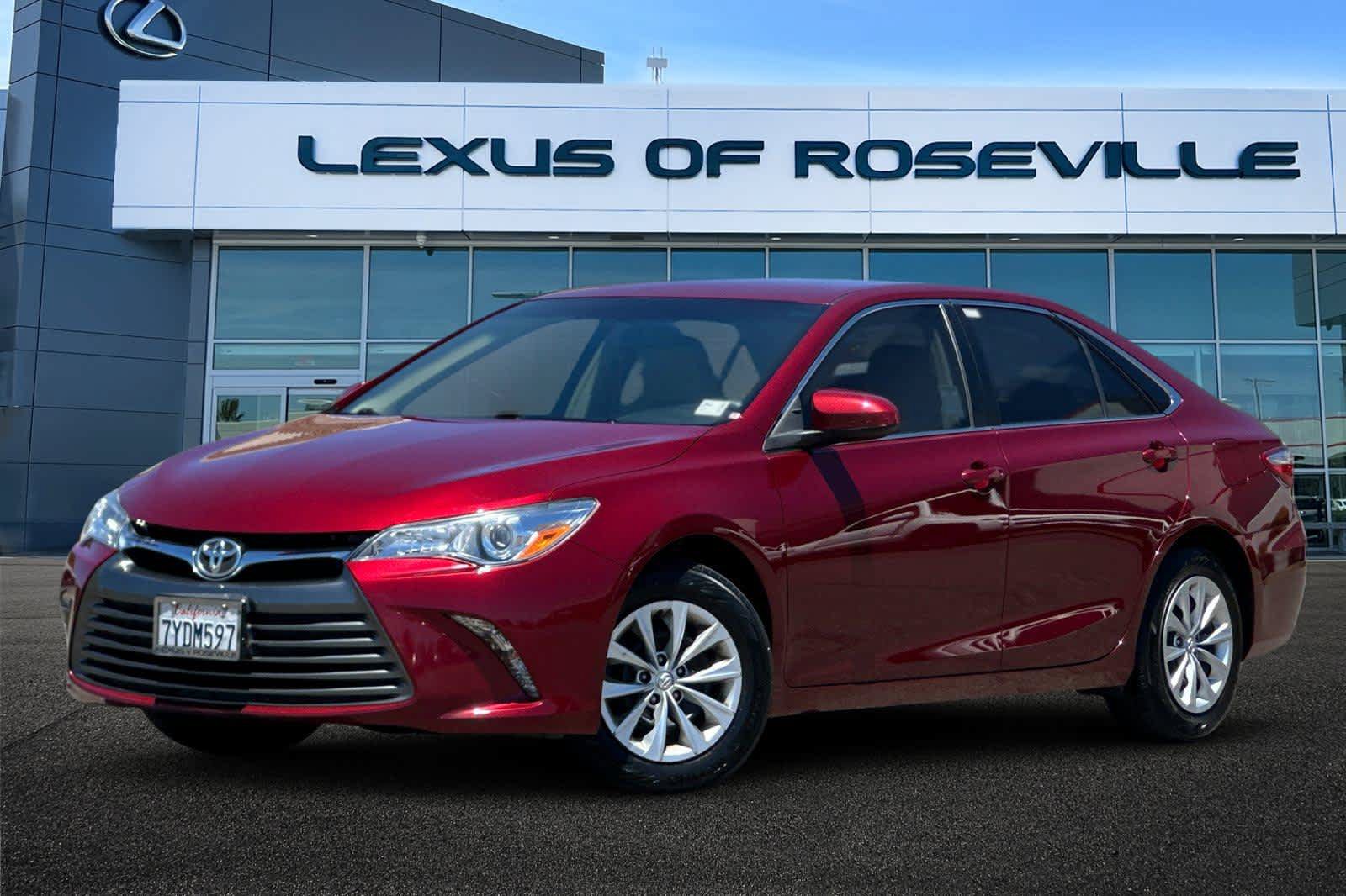 Used 2017 Toyota Camry LE FWD image 1