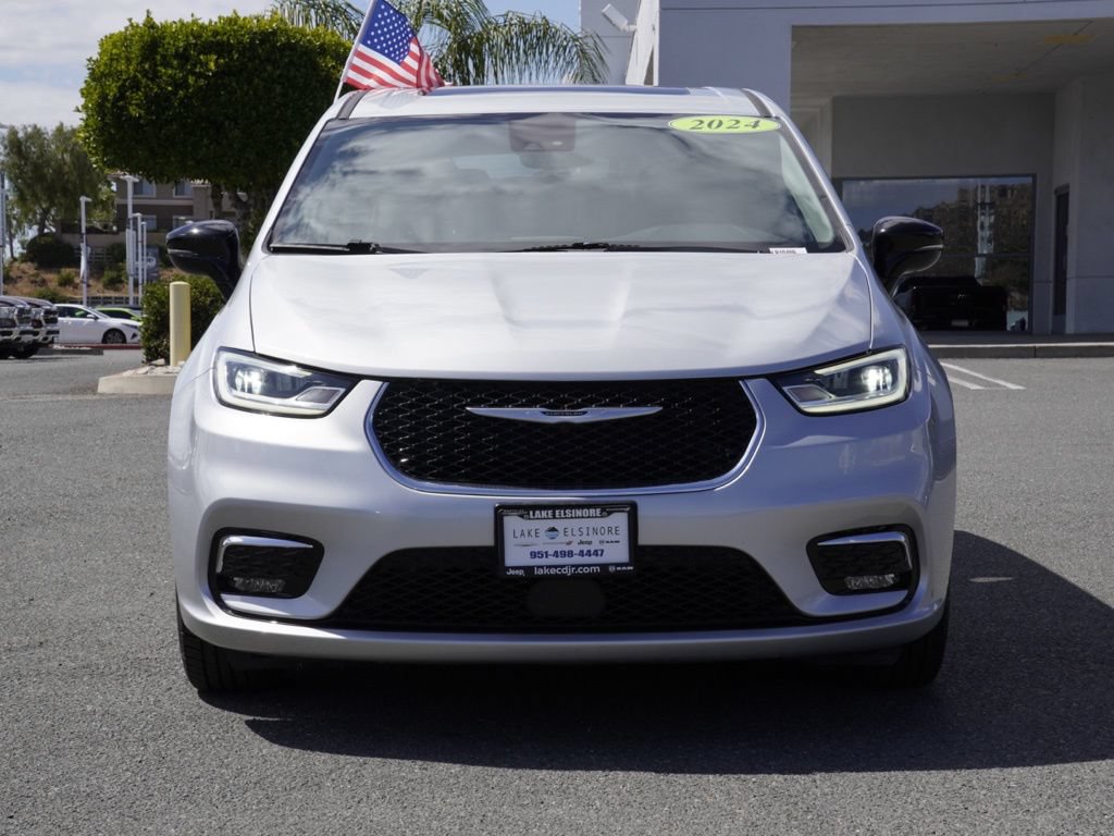 Used 2024 Chrysler Pacifica Limited FWD image 9