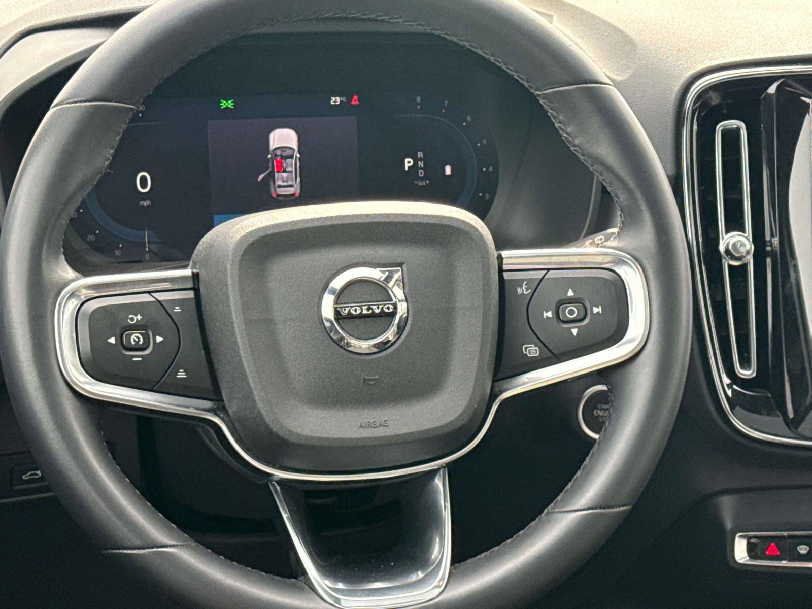 Used 2024 Volvo XC40 B5 Core image 10