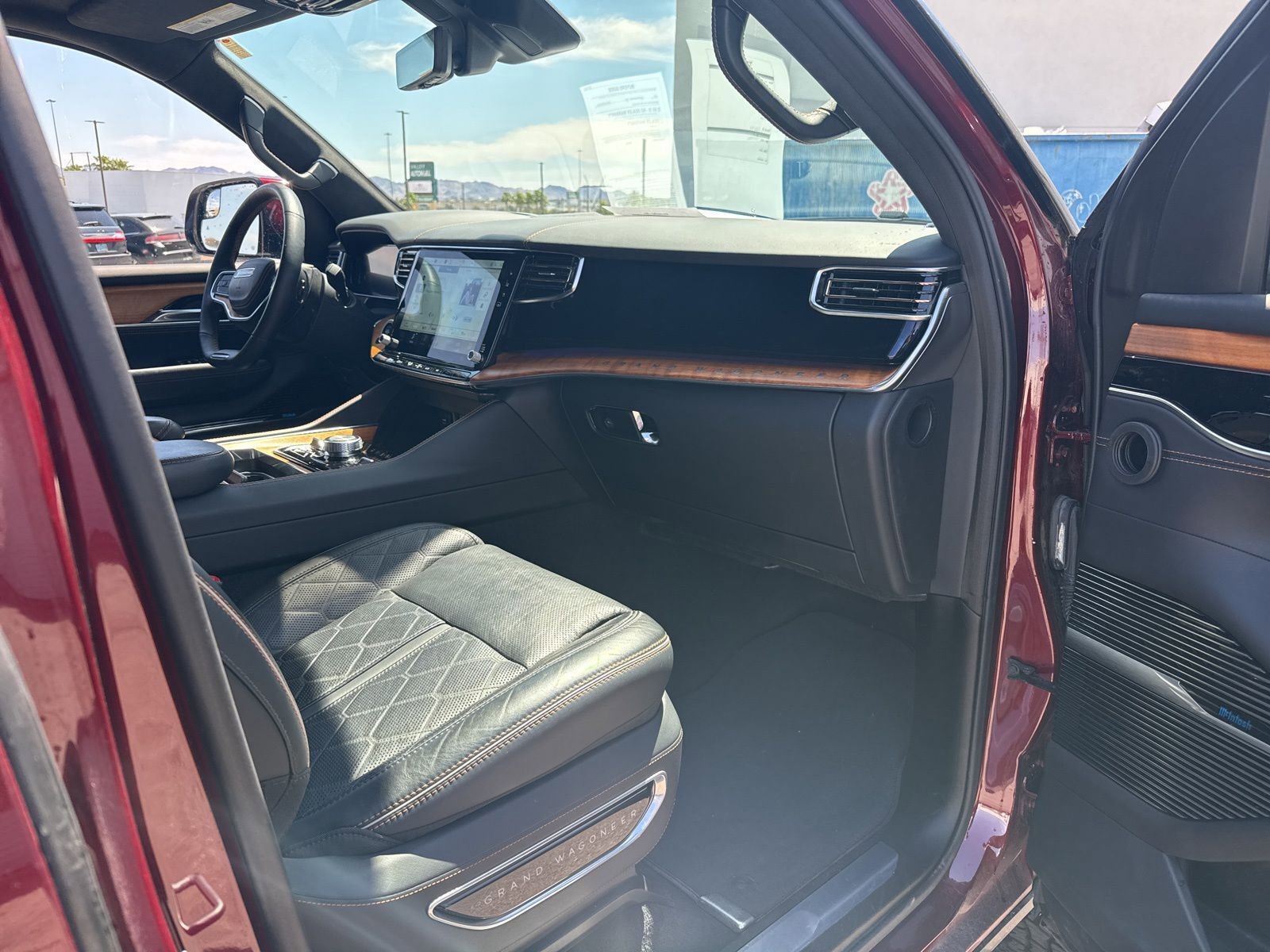 Used 2022 Jeep Grand Wagoneer Series III AWD/4WD image 12