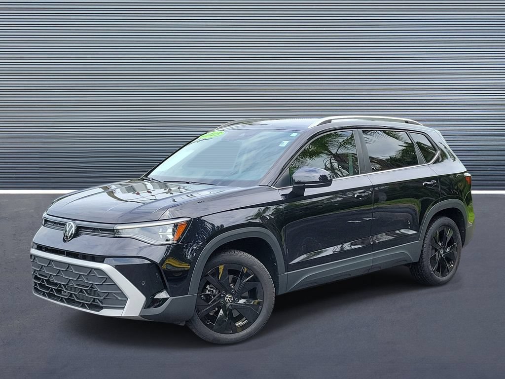 Used 2025 Volkswagen Taos SE w/ Black Wheel Package FWD image 1
