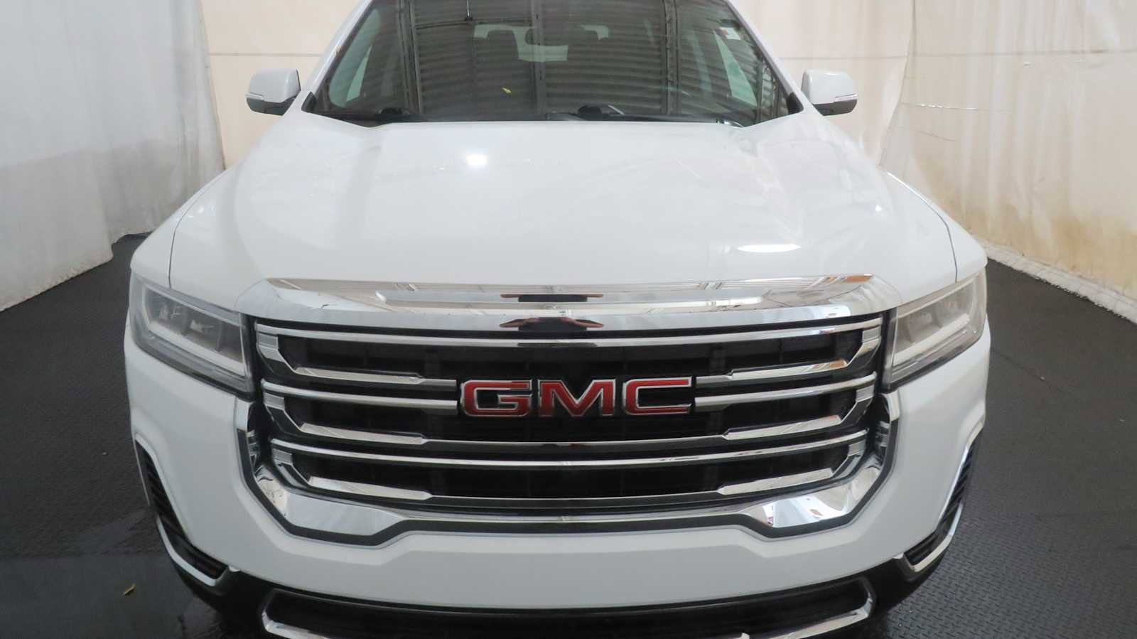 Used 2023 GMC Acadia SLE w/ Driver Convenience Package image 3