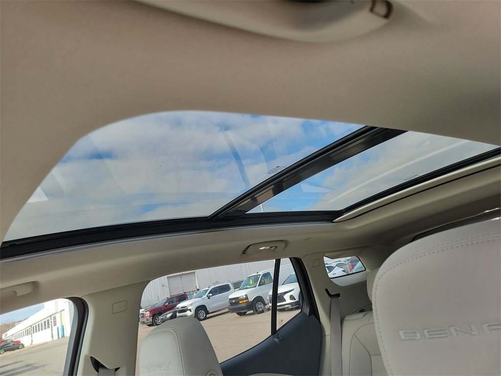 Used 2022 GMC Terrain Denali w/ Denali Premium Package image 35