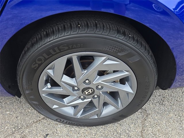 Used 2024 Hyundai Elantra Blue image 8