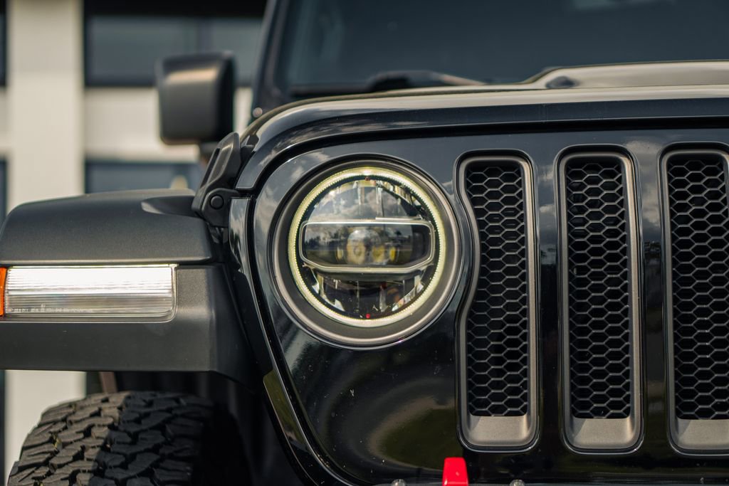 Used 2022 Jeep Wrangler Unlimited Rubicon AWD/4WD image 9