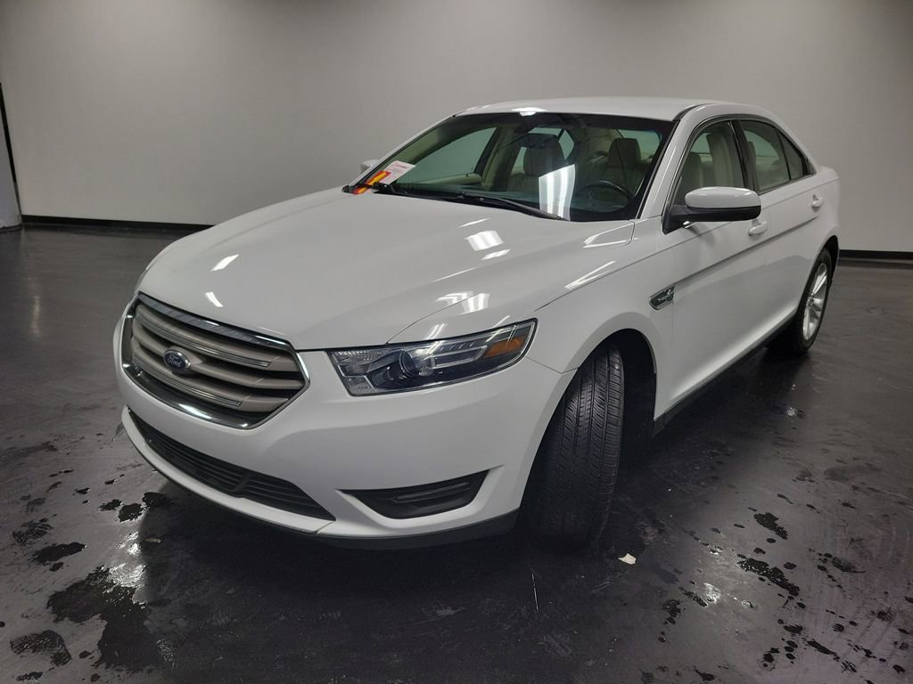 Used 2015 Ford Taurus SEL image 5