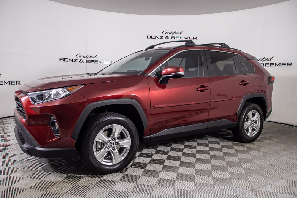 Used 2021 Toyota RAV4 XLE w/ Carpet Mat Package (TMS) FWD image 9